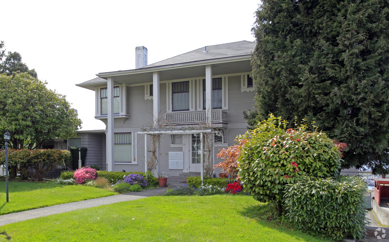Primary Photo - Harbor View Apartments