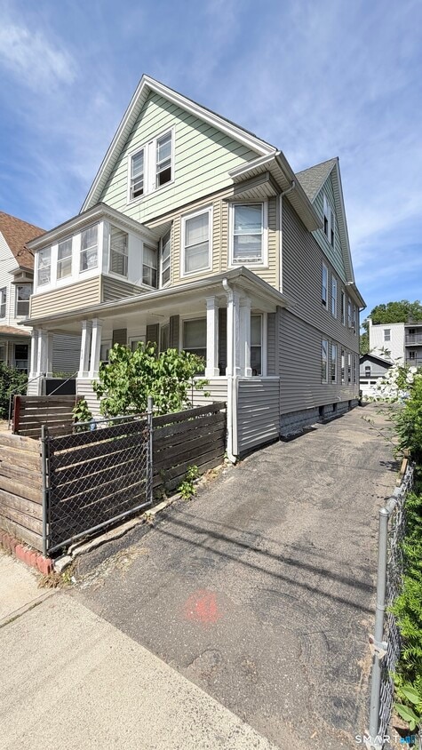 Primary Photo - 466 Hollister Ave