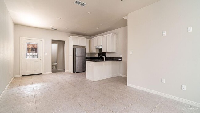 Building Photo - 9 W Fig Ave