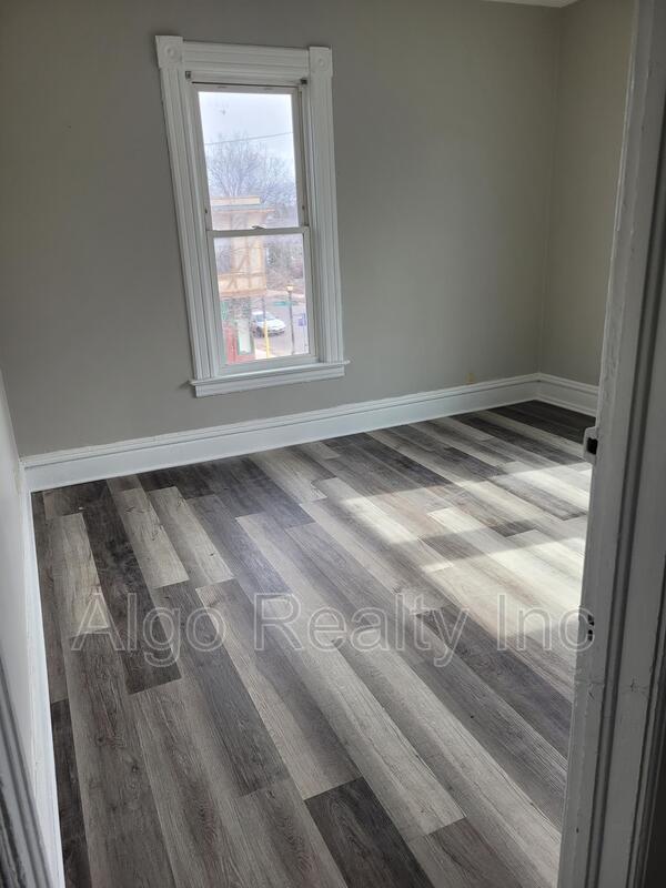 Foto del edificio - 133 Winifred St W