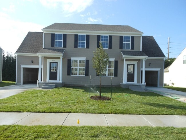 Building Photo - Spacious Duplex close to schools and shopp...
