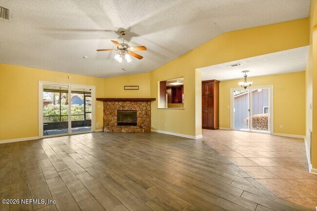 Foto del edificio - 8066 Le Havre Dr N