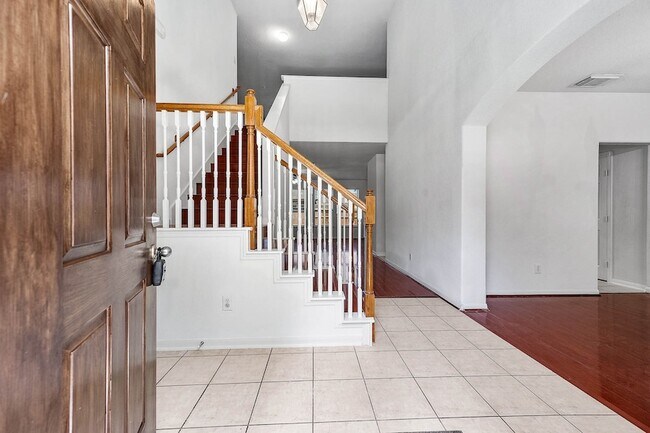 Building Photo - 2032 Creek Shore Ln