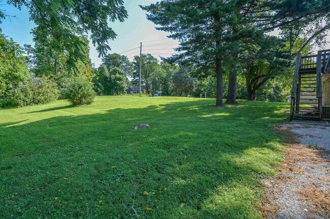 Building Photo - 1623 W Arlington Rd