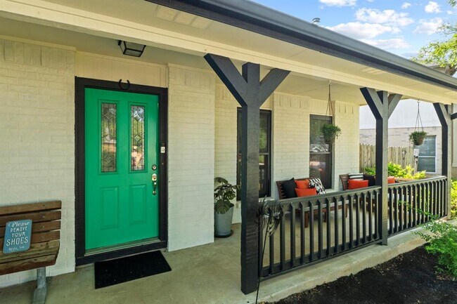 Foto del edificio - 14401 Richard Walker Blvd