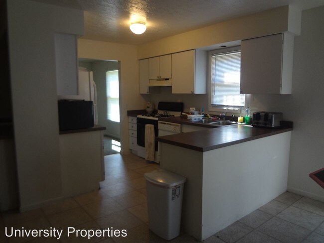 Building Photo - 7 br, 3.5 bath Room For Rent - 1103 Searles