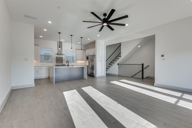 Foto del edificio - 2609 La Altura Ln