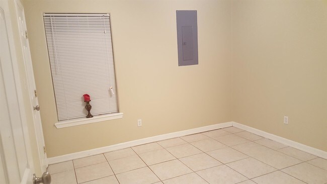 Building Photo - 2300 N Erica St