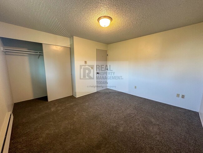 Foto del edificio - Fantastic 1 Bedroom! New Flooring!