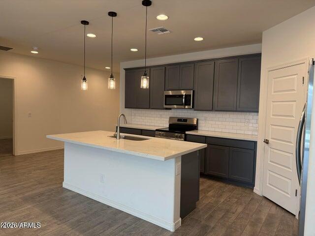 Foto del edificio - 24248 W Hess Ave