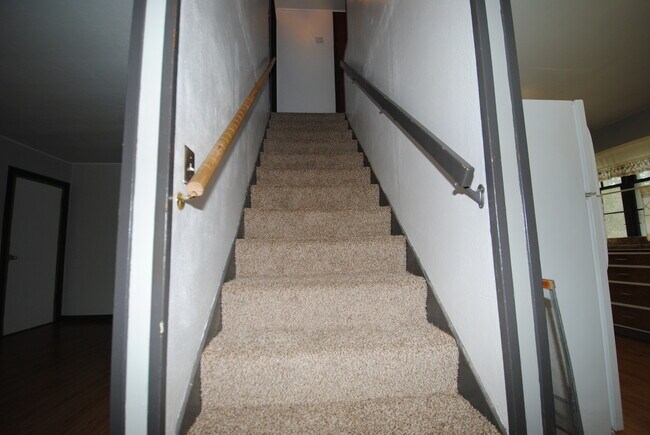 Building Photo - 2 Bed 1 Bath in Great Location!