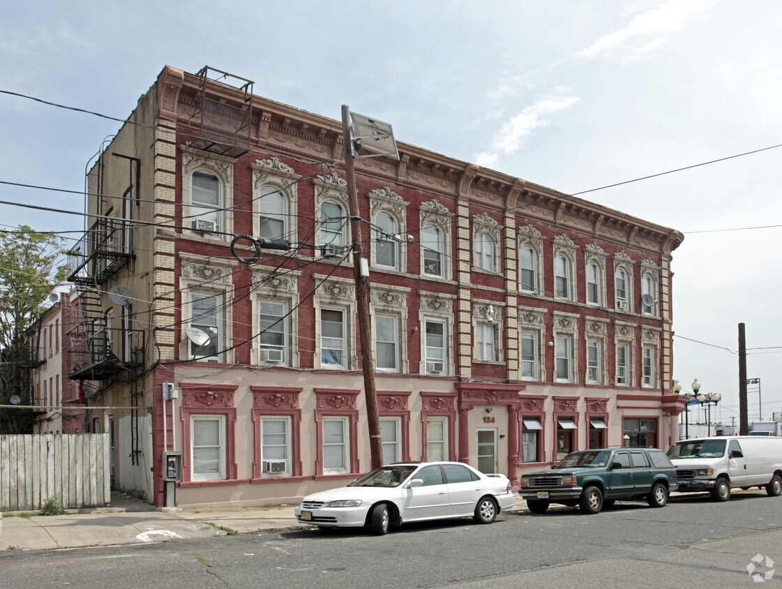 Primary Photo - 475 State St