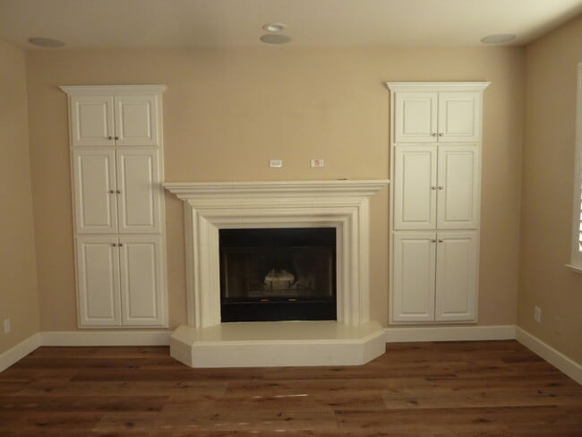 Building Photo - Stunning Single-Family House with a Backyard Oasis in a exclusive Gated Community of Serrano