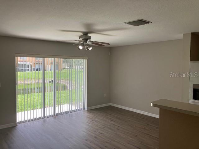 Foto del edificio - 6922 Hawthorne Trace Ln