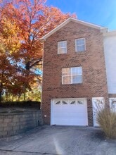 Building Photo - 8 Thistlewood Ln