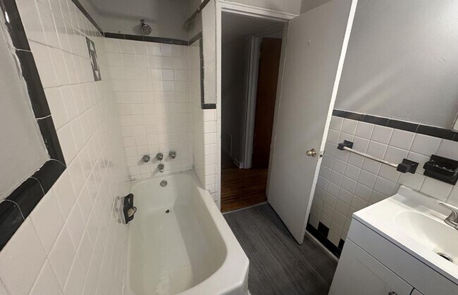 Foto del edificio - 596 Lowell Ave