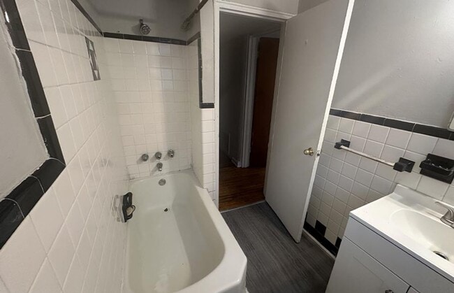 Building Photo - 596 Lowell Ave