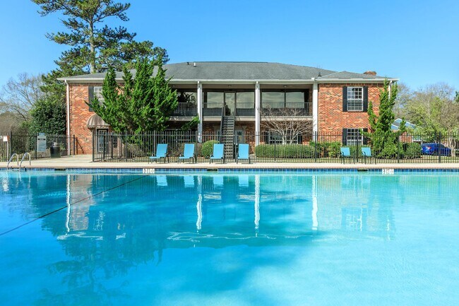 Foto del edificio - Village at the Creek Apartments