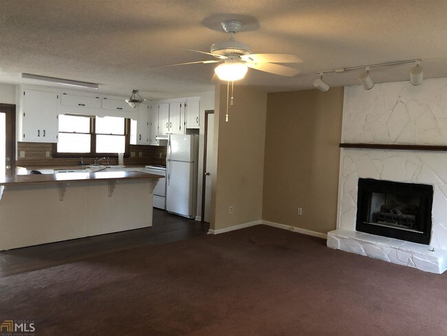Building Photo - 1002 Lakeview Pkwy