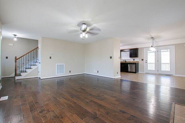 Foto del edificio - Pet Friendly Three Bedroom with Bonus!