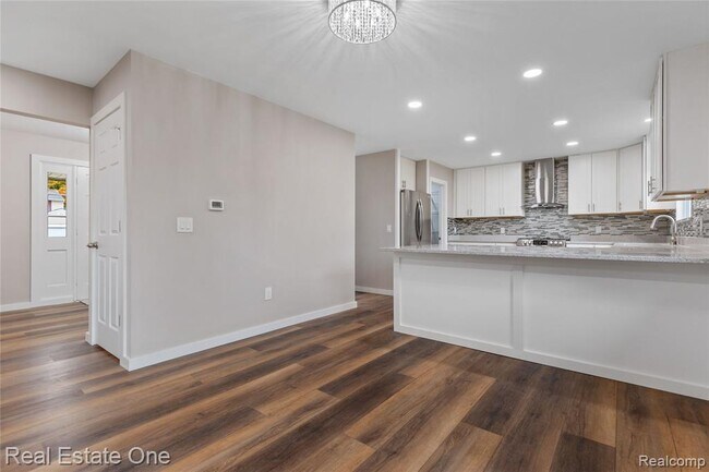 Foto del edificio - 5842 Marble Dr