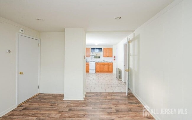 Building Photo - 215 S Pine Ave