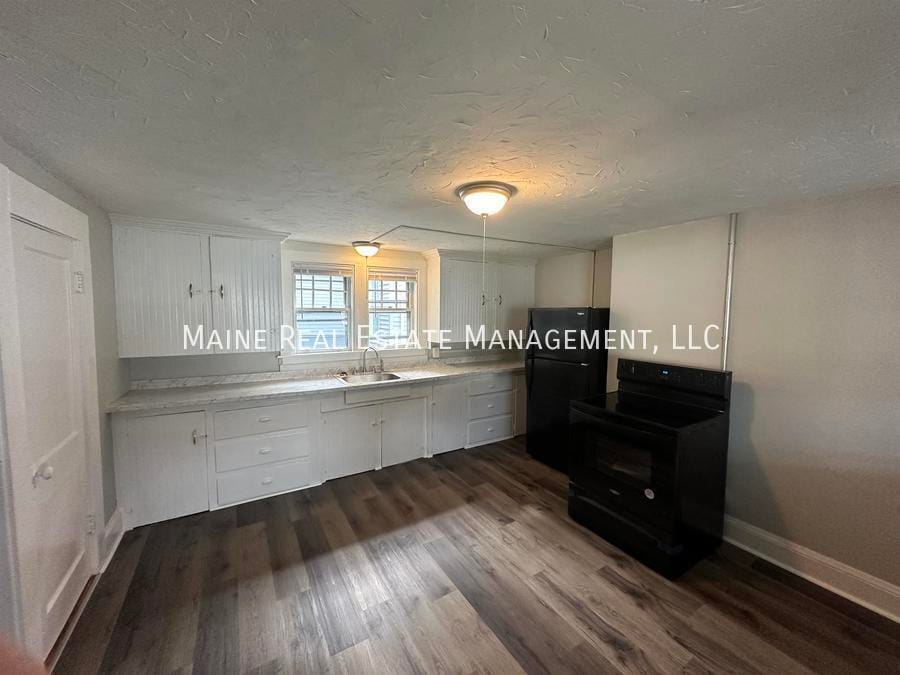 Primary Photo - 200 Center St