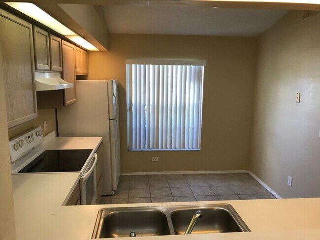Building Photo - Don’t miss this beautiful 3-bedroom, 2-bat...