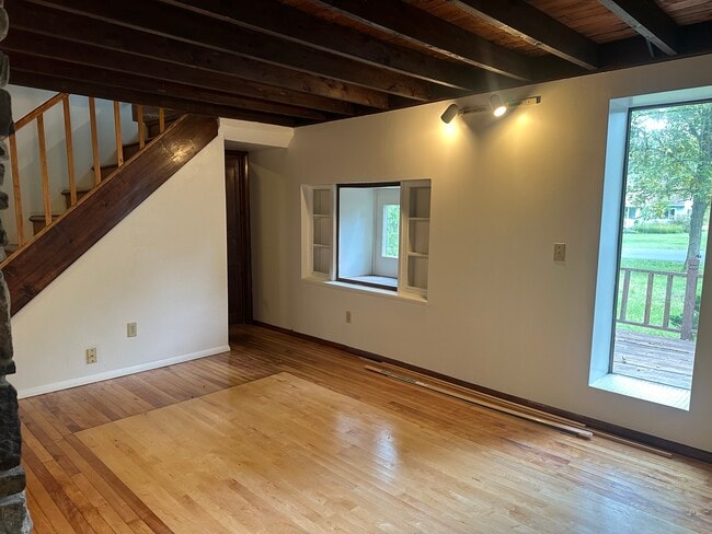 Foto del edificio - 176 Ridgecrest Rd