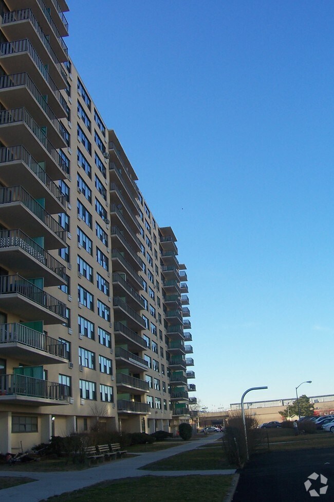 10620 Shore Front Pky Apartments Far Rockaway, NY