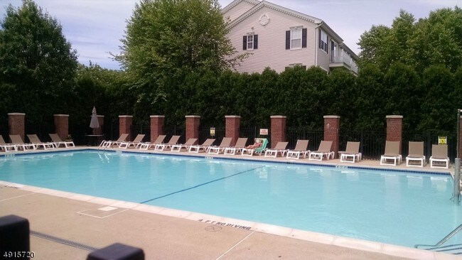 Foto del edificio - 106 Pebble Brook Dr
