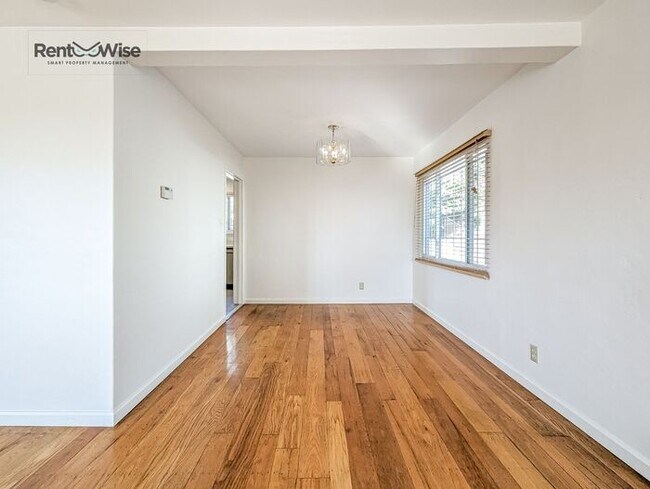 Building Photo - 3016 Del Ray St