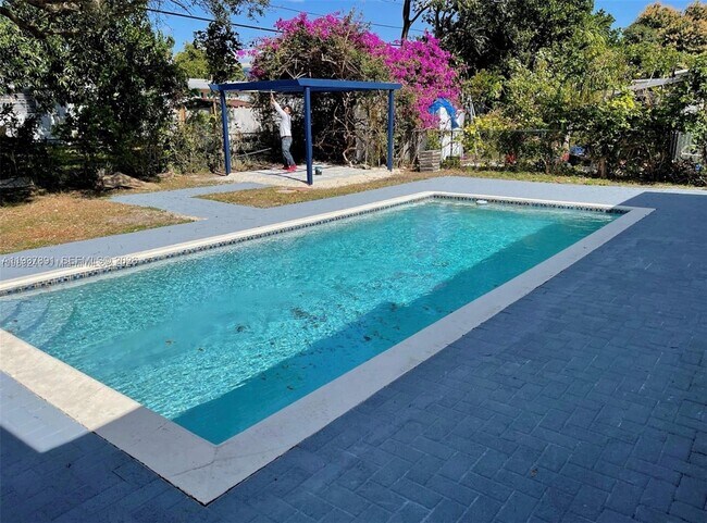 Foto del edificio - 6671 McKinley St