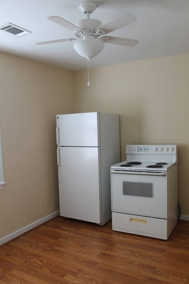 Building Photo - 2 Bedroom Apartment in Shandon off of Devi...