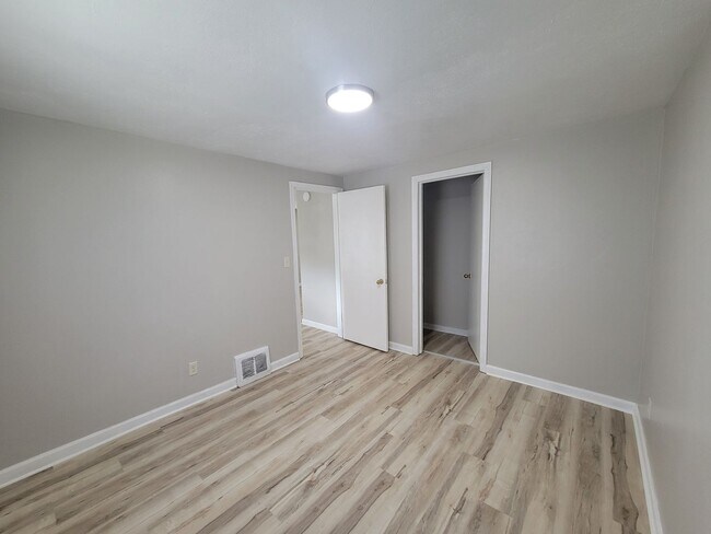 Foto del edificio - 152 Maywood Avenue