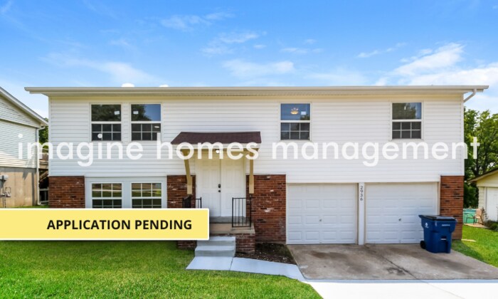 Primary Photo - Pets Welcome! 3 Bedroom Split Level in St....