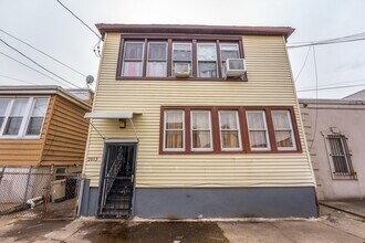 Building Photo - 2013 41st St