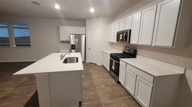 Building Photo - 250 Sweetwater Dr