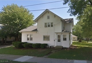 Building Photo - 52 Eagle St
