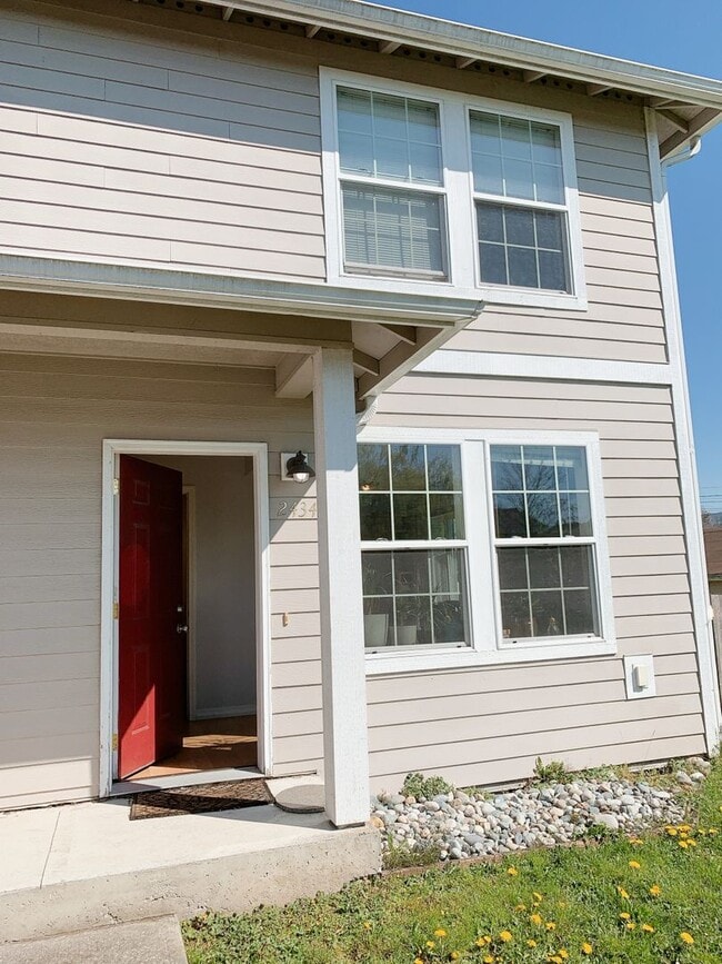 Building Photo - 2430 Pacific St