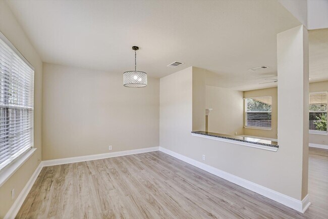 Foto del edificio - 8111 Hawick Dr