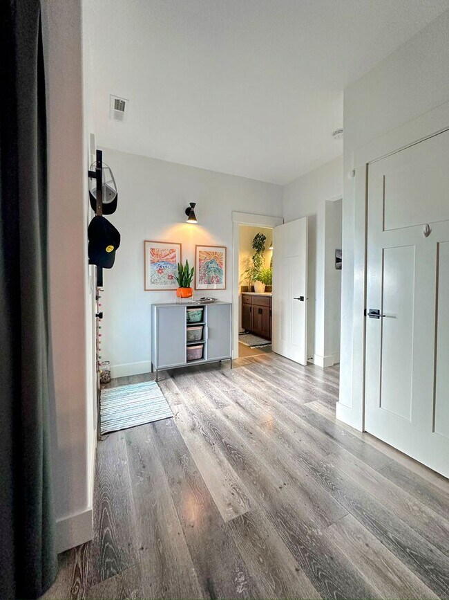 Foto del edificio - Stunning home available in Stone Creek!  M...