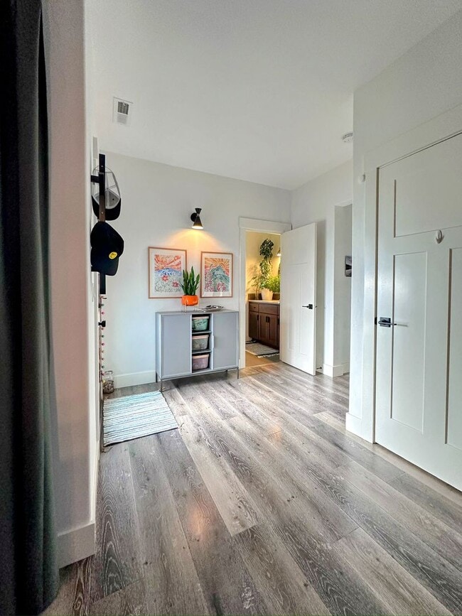 Building Photo - Stunning home available in Stone Creek!  Must see the interior!