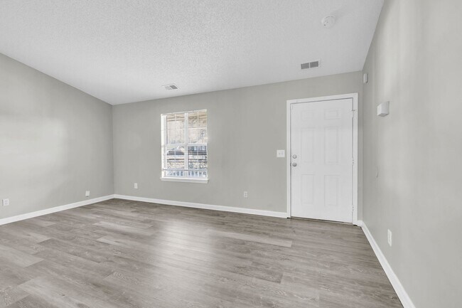 Foto del edificio - Welcome to your beautifully refreshed home in Hampton, where comfort, style, and convenience come...