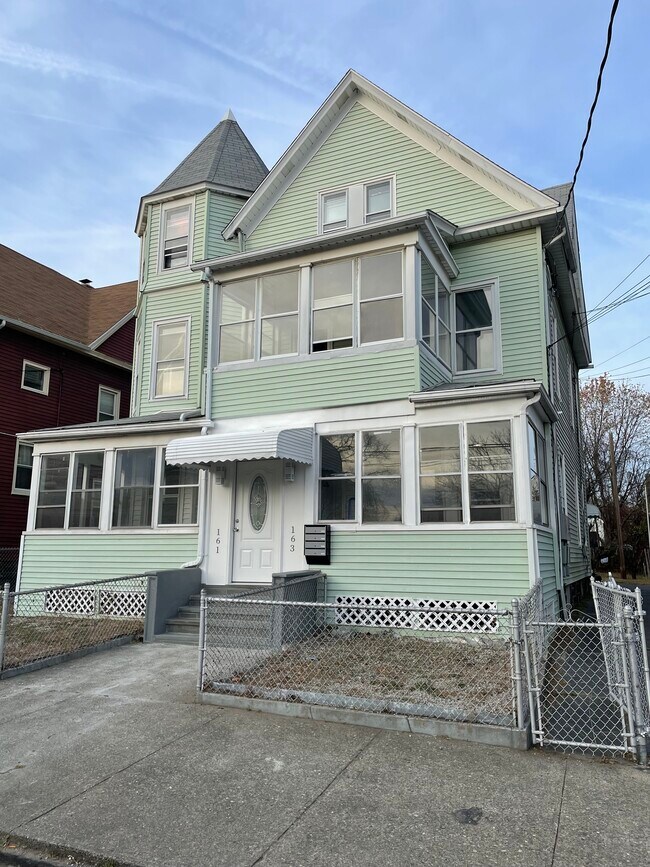 Foto del edificio - 163 Deacon St