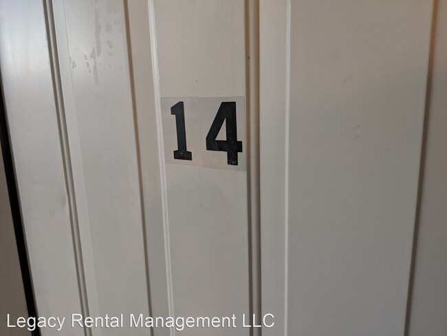Building Photo - 2 br, 1 bath House - 215 W Center St #14