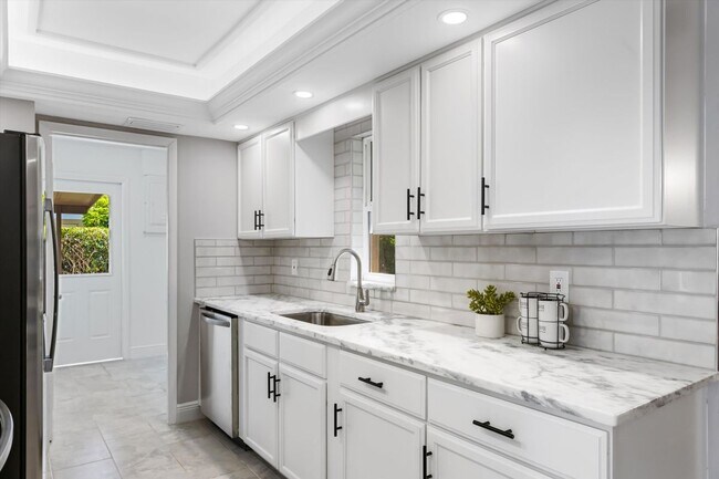 Foto del edificio - 1003 April Ln