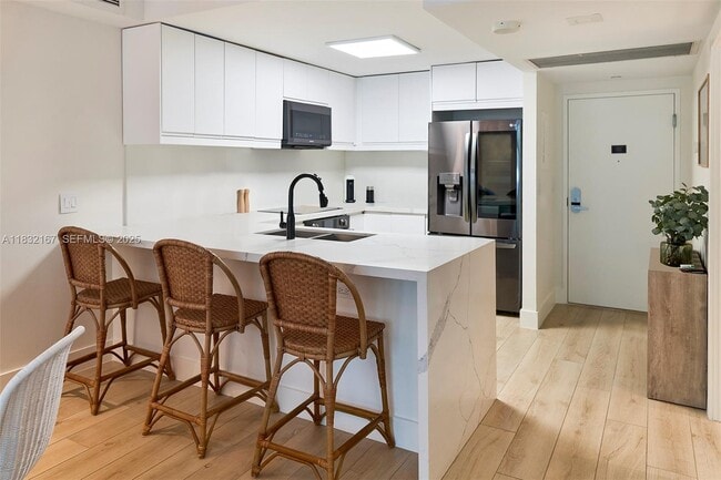 Building Photo - 2301 Collins Ave