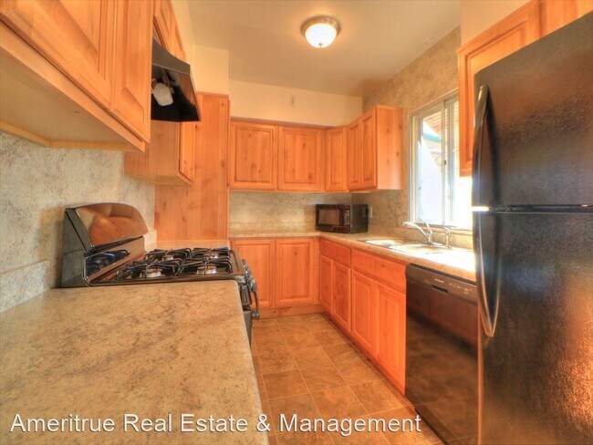 Building Photo - 3 br, 1.5 bath House - 4405 S 2700 E
