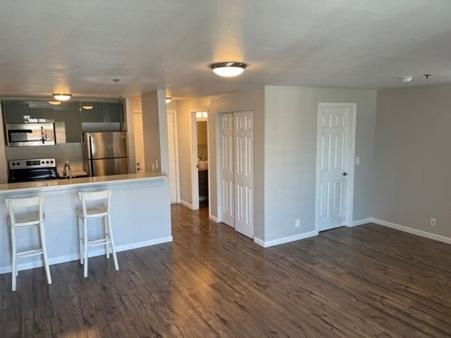 Photo - 1614 Summit Ave #503 House